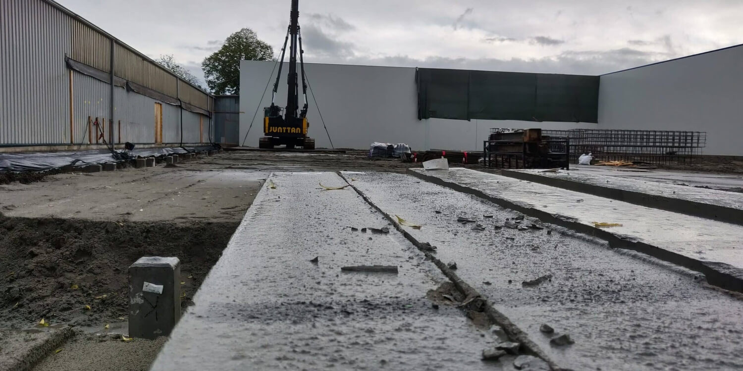 Saneren en heien bij Middelkoop Zaltbommel